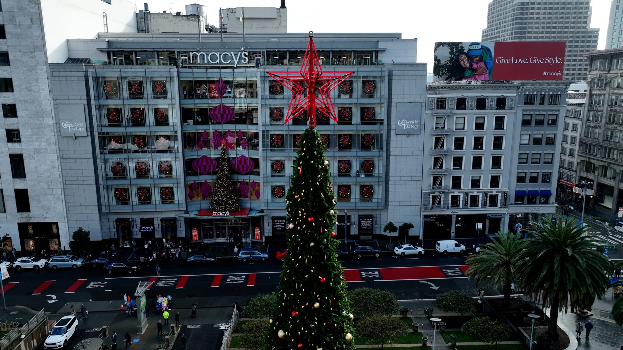 Holidays In Union Square, image size:2048x1152